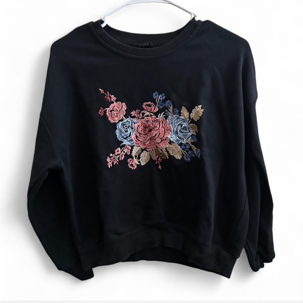 Floral Embroidered Black Sweatshirt